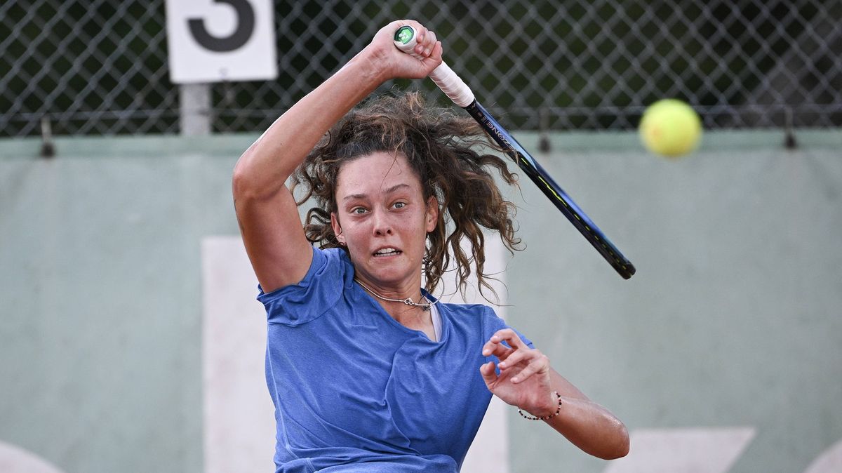 Ukrytá naděje. Ledově klidná hráčka se připravuje na velký tenis za mořem