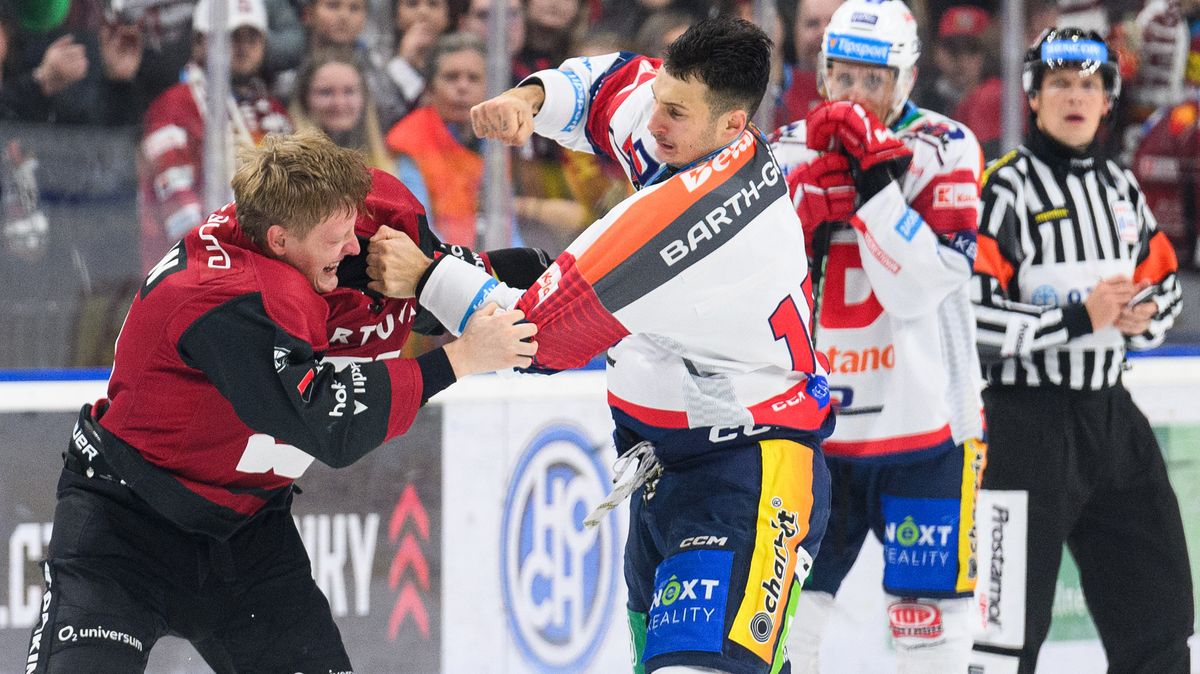 Houdek po bitce provokoval. Hraje si na něco, co není, říkal Eliáš. Koreis se smál jeho „líbačce“