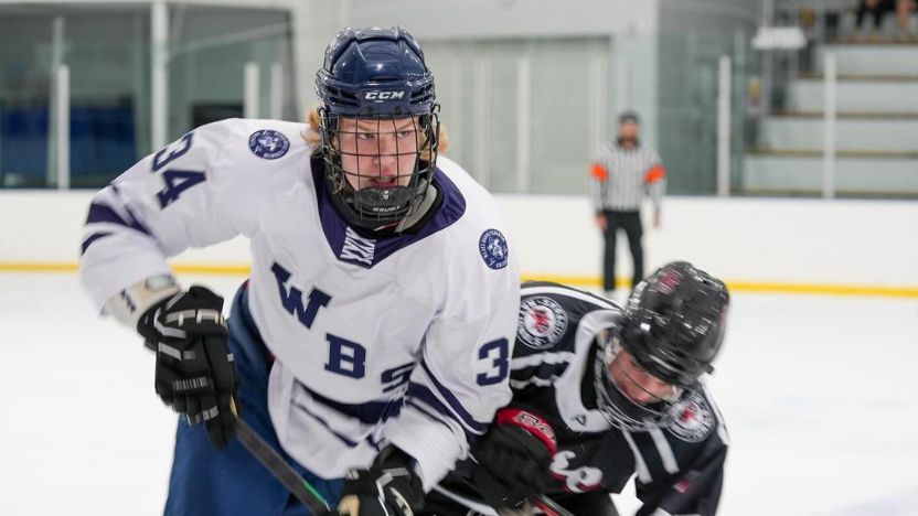 Přírodní úkaz, kolem kterého krouží NHL. Moldovan je v 16 letech vyšší než Chára