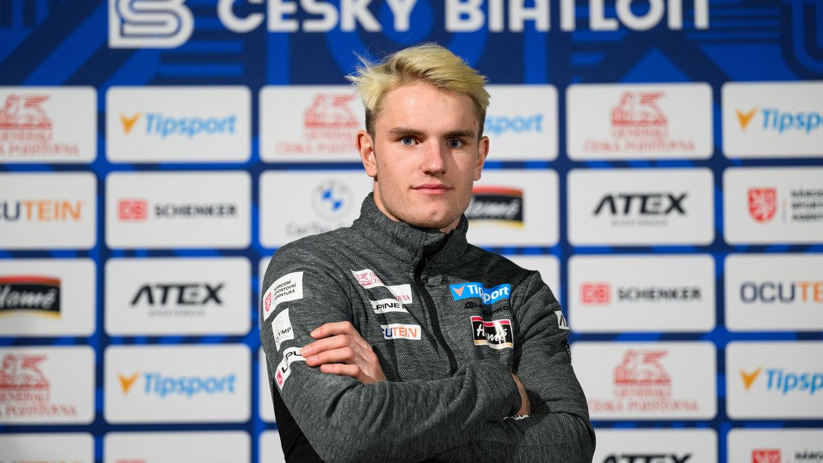 Český biatlonista pod přísným dohledem. Na fotbal může jen smutně koukat