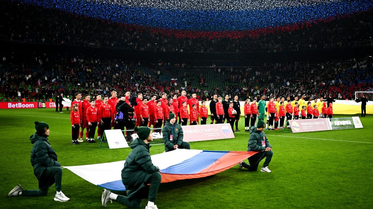 Naštvaní Rusové. Pozvali si exoty, kteří po debaklu flámovali ve striptýzovém baru