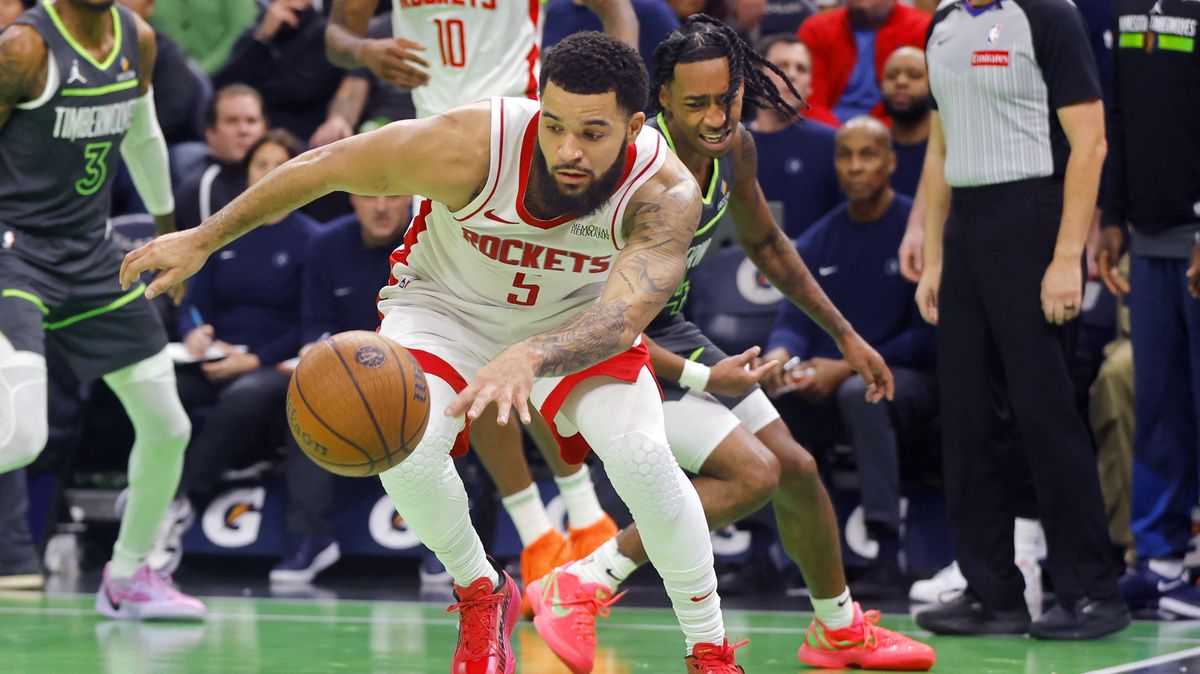 Houston si výhrou v Minnesotě zajistil postup do play off Poháru NBA
