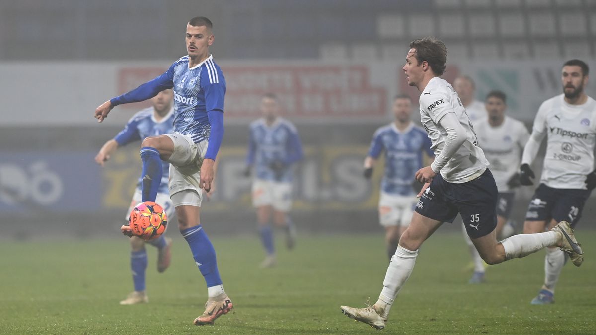 Měl jsem být odvážnější a střídat. Vývoj zápasu mohl být jiný, kál se kouč Slovácka