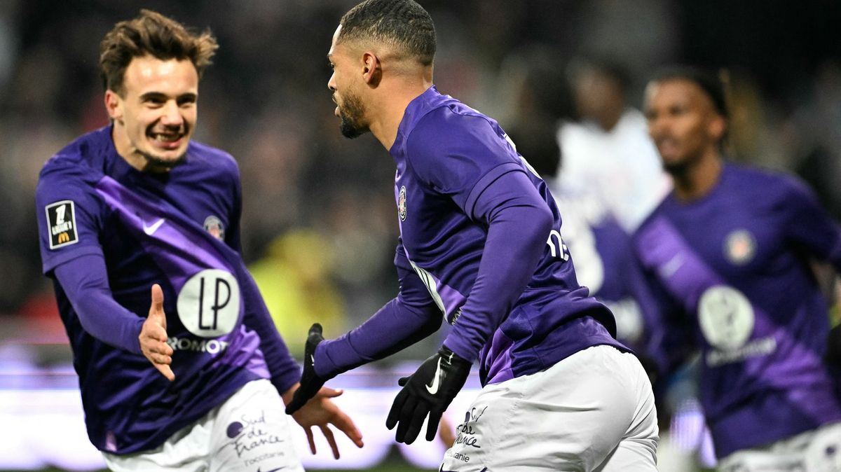 Fotbalový klub se kaje. Posmíval se ženě, která naletěla falešnému Bradu Pittovi
