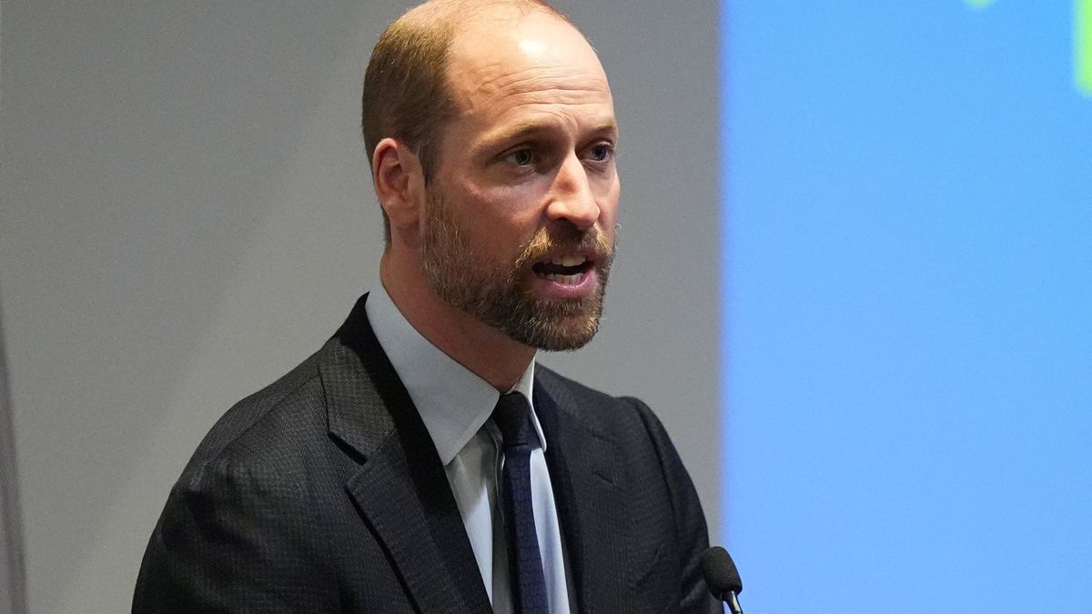 Princ William poseděl s fanoušky Aston Villy v hospodě a zaplatil jim pivo