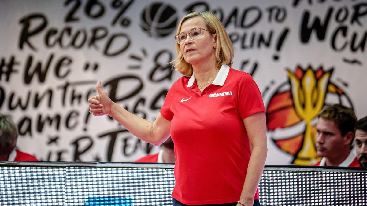 Holky nedusím! Trenérka Ptáčková musí být u basketbalistek i psycholožkou