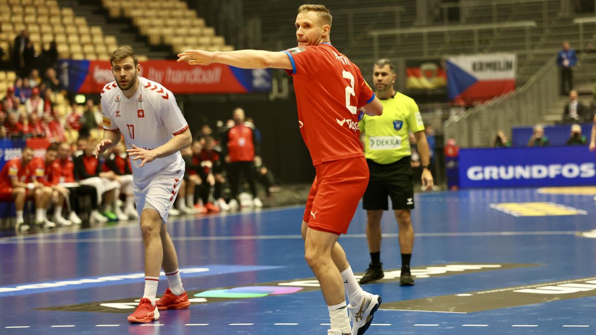 Ofenzivní trápení. Čeští házenkáři na úvod MS vydřeli alespoň remízu