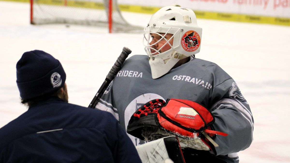 Play off začíná, všichni víme, o co teď hrajeme, říká posila Vítkovic do branky Hrachovina