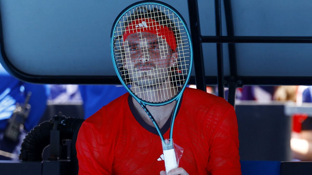 ÚTERÝ RÁNO Experti cupují někdejšího finalistu AO: Lidé se o tebe zajímají už jen kvůli přítelkyni