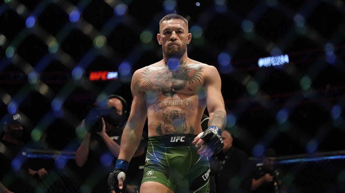 Bojovník McGregor řádil na hřišti. Místo míče trefoval protihráče