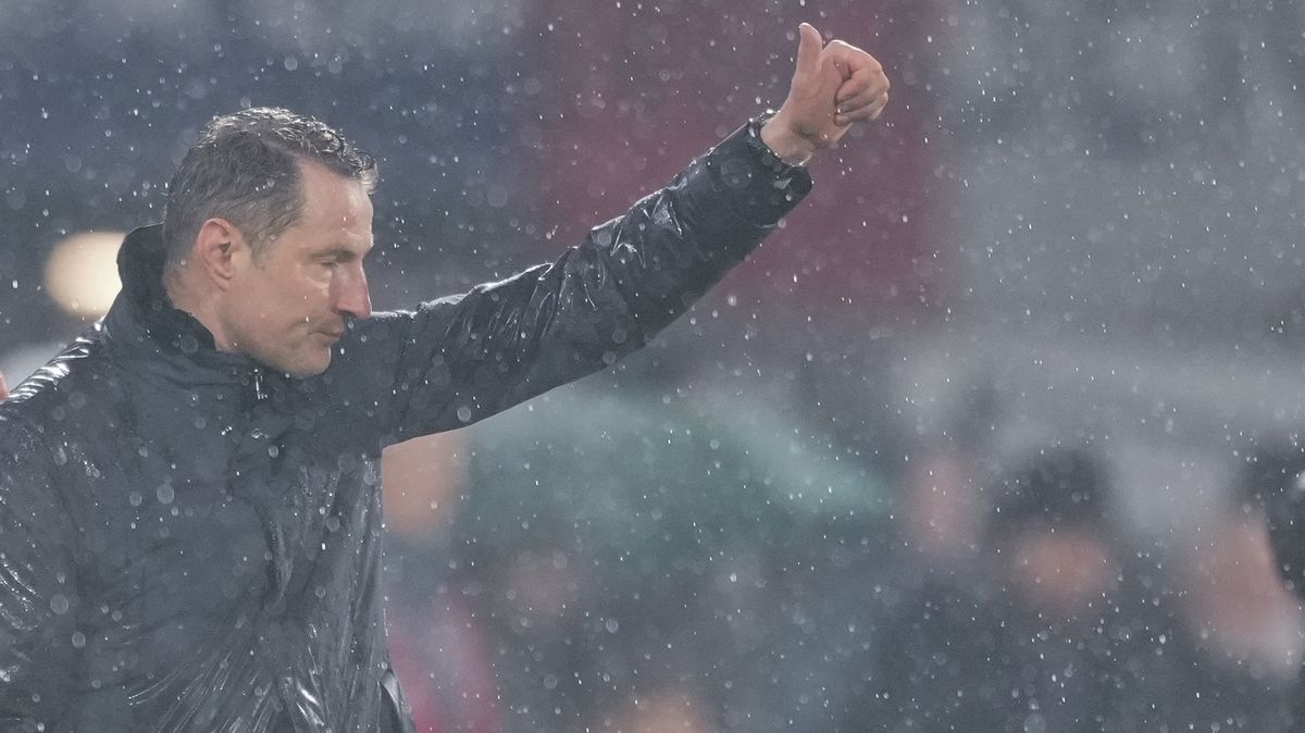 Obrat. Priske po debatě s vedením zůstává trenérem Feyenoordu