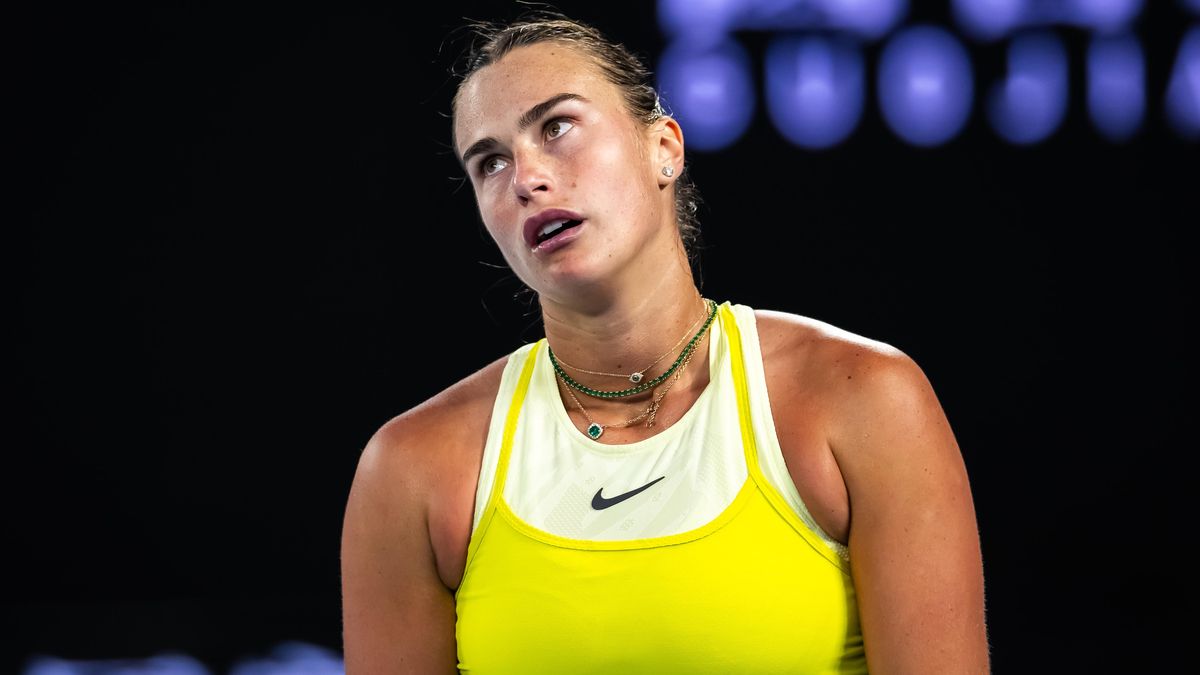 To je hnus, omluv se, spílají fanoušci Sabalenkové. Běloruska znectila trofej