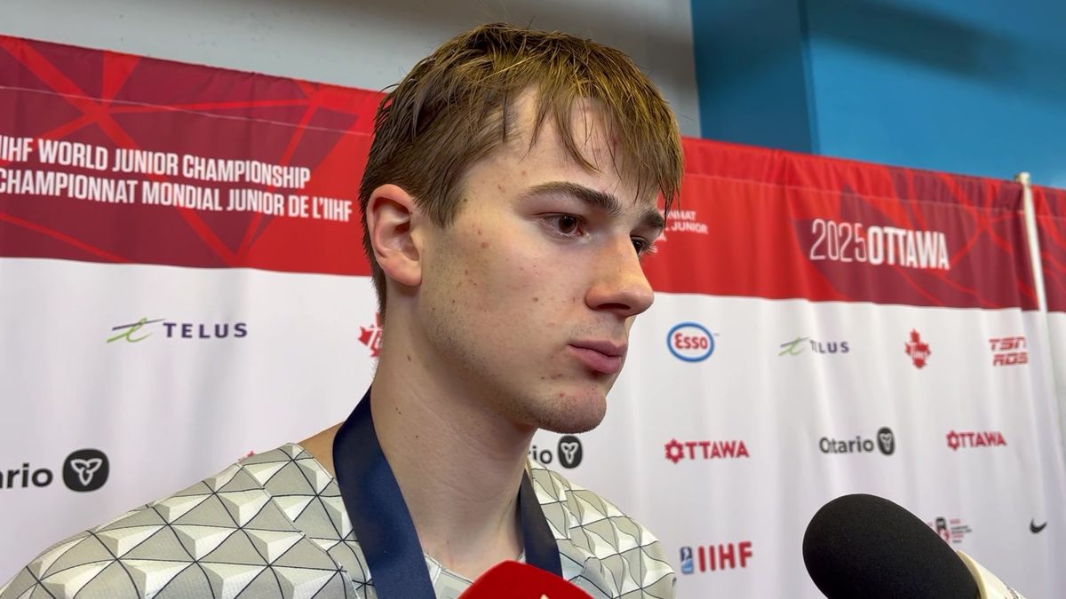 Sprchovat se jen v šortkách! Voráček uzemnil Kanaďany, kouč Augusta Sikoru vtipně vybučel