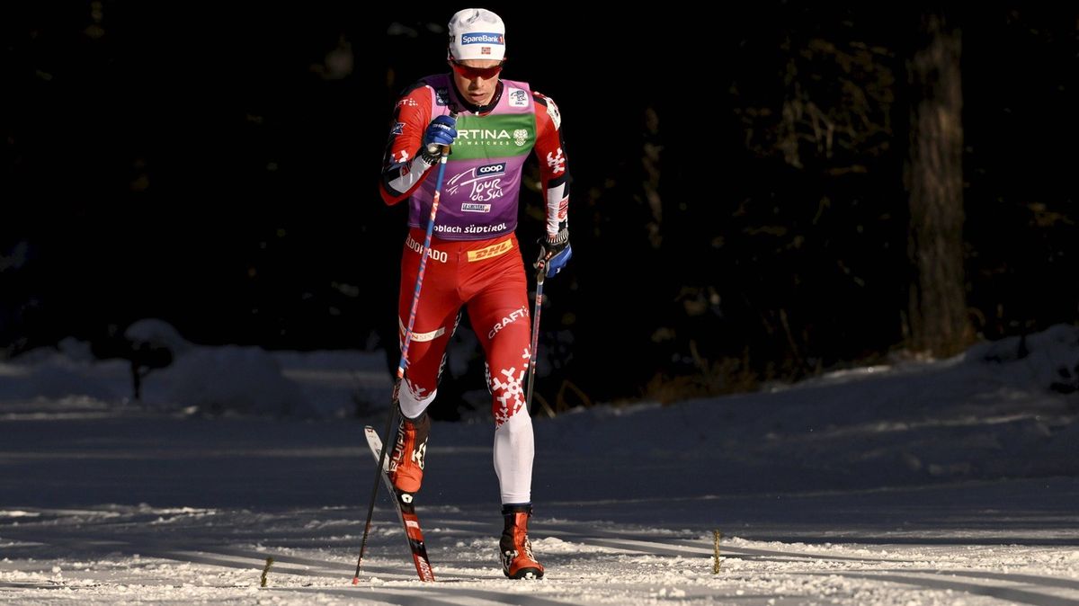 Obhájce prvenství Amundsen odstoupil kvůli nemoci z Tour de Ski