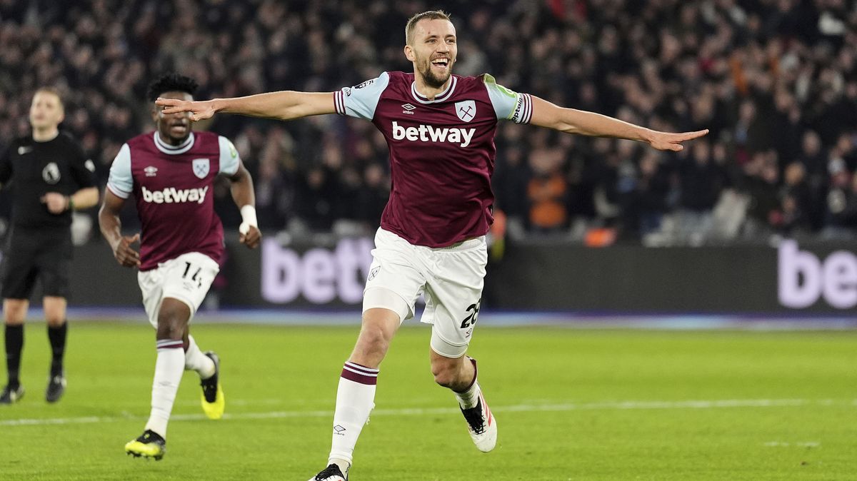 Souček se gólem podílel na výhře West Hamu, Liverpool remizoval s Nottinghamem