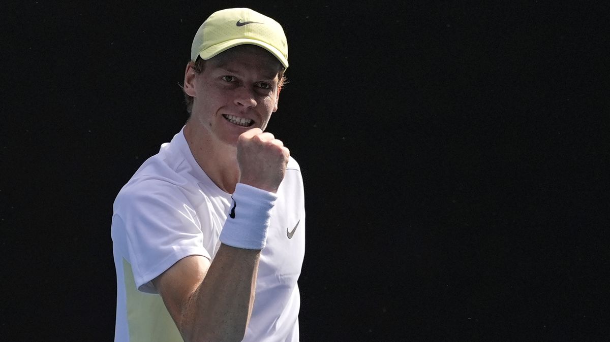 Obhájce Sinner postoupil na Australian Open do čtvrtfinále, Rybakinová vypadla