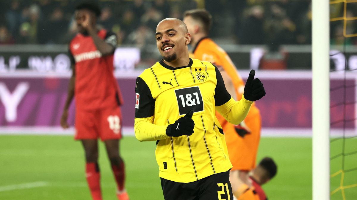 Nizozemský útočník Malen je na odchodu z Dortmundu do Aston Villy