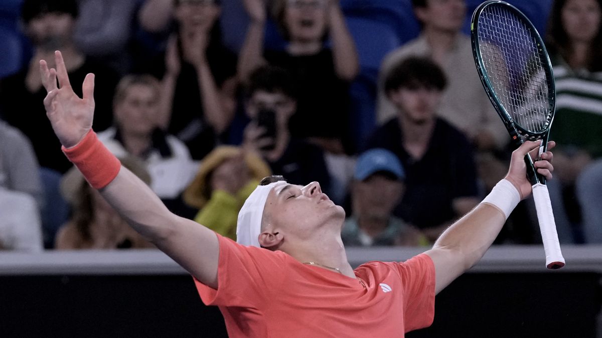 Český trojlístek usiluje o osmifinále. Třešničkou na dortu souboj Macháče s Djokovičem