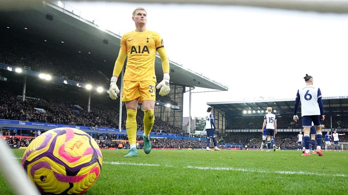 Těžké časy pro Kinského. Hráli v totálním zmatku, kritizoval expert výkon Spurs