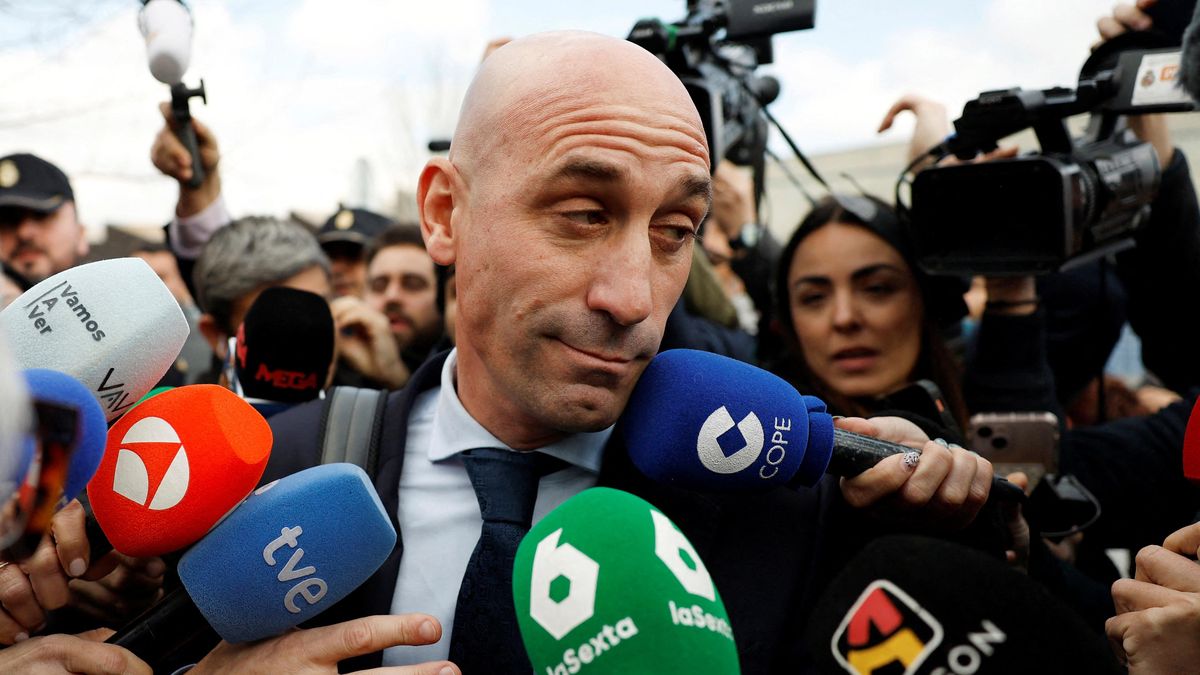 Rubiales soudu řekl, že měl od Hermosové svolení k polibku
