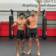 Jan Gottvald (vpravo) po tréninku s americkým wrestlerem Jalou Darwishem.