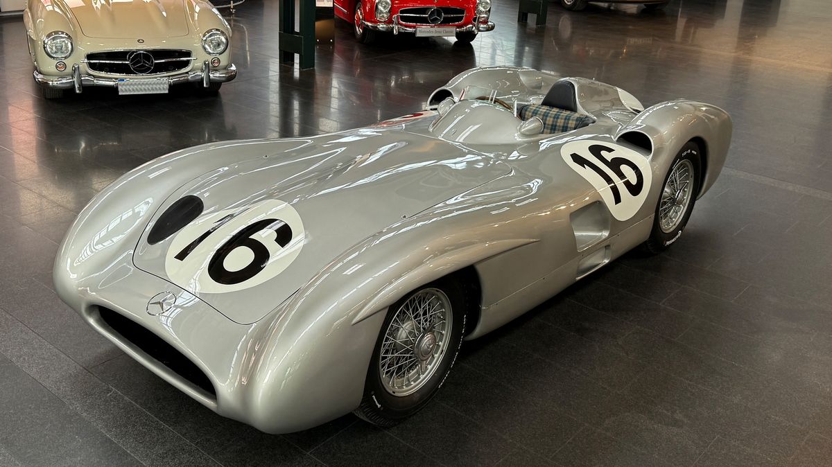 V aukci byl za rekordní částku prodán legendární vůz formule 1