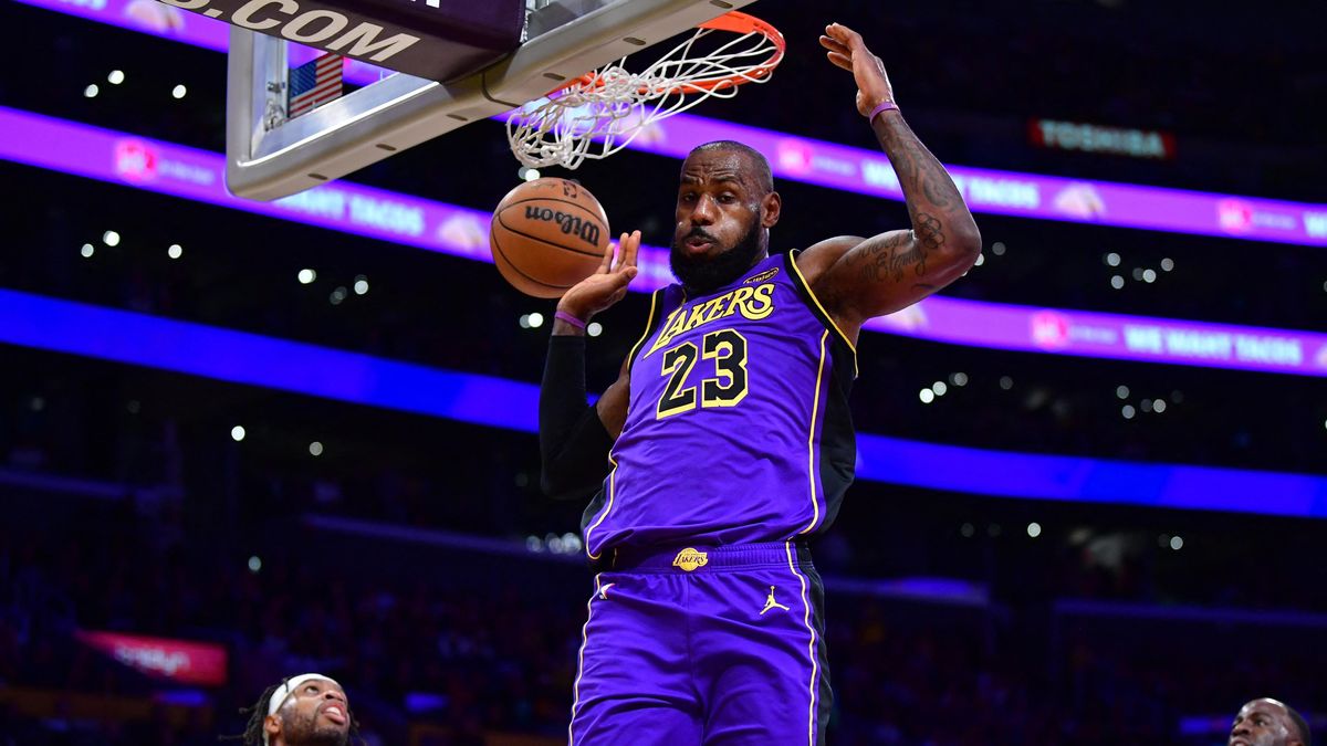 James pomohl 42 body porazit Golden State, Jokič má další triple double