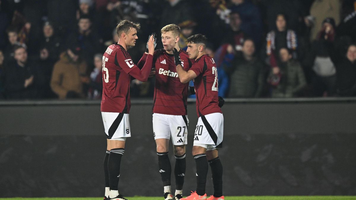 Kouč Sparty se vytočil: S vyloučením souhlasím. Nechráníme ale fotbal!