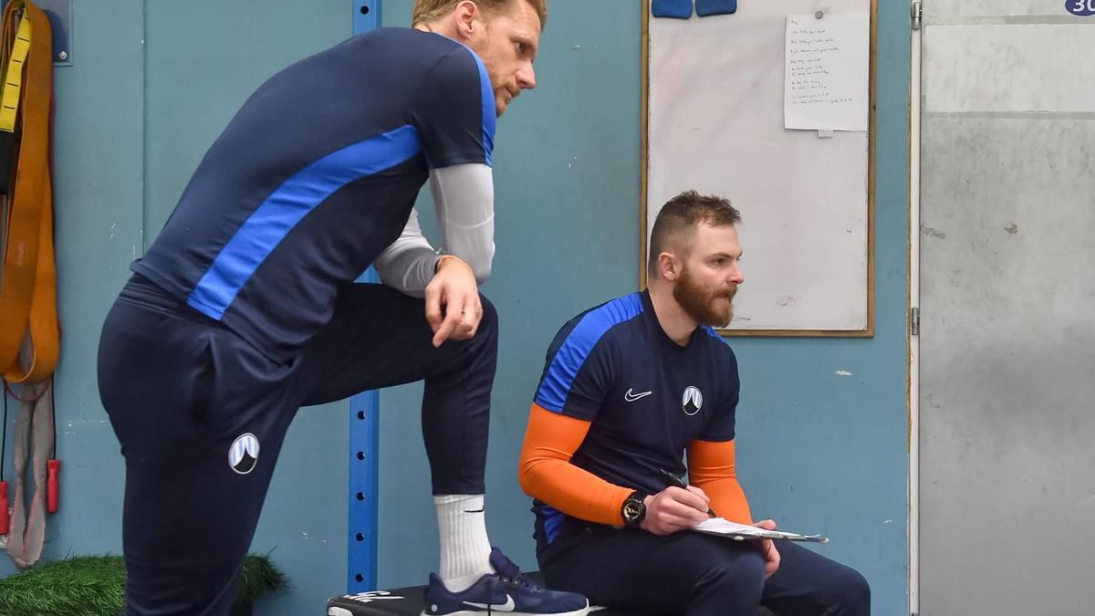 Bratranci Hornigovi. Michal se biatlonu vzdal a dal se na fotbal, Vítězslav prožívá životní sezonu