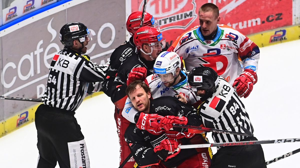 Pardubice čeká derby, Sparta může získat trofej za ovládnutí základní části