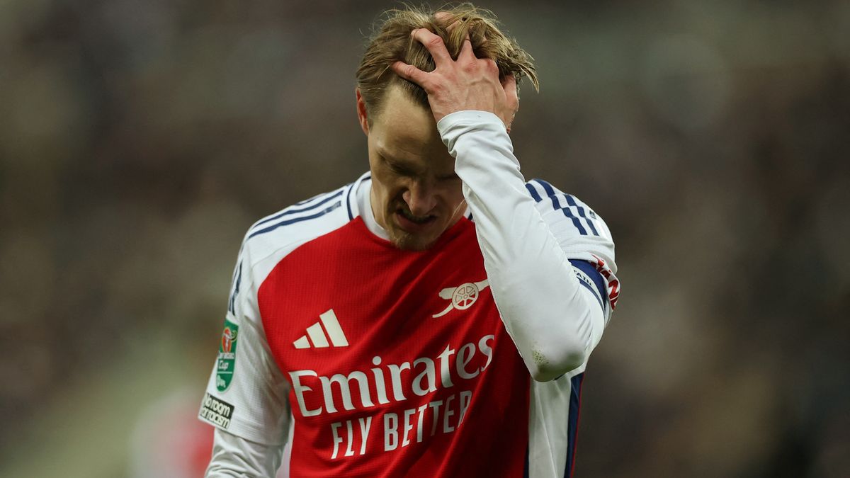 Arsenal zaplatí za chování svých hráčů po vyloučení spoluhráče