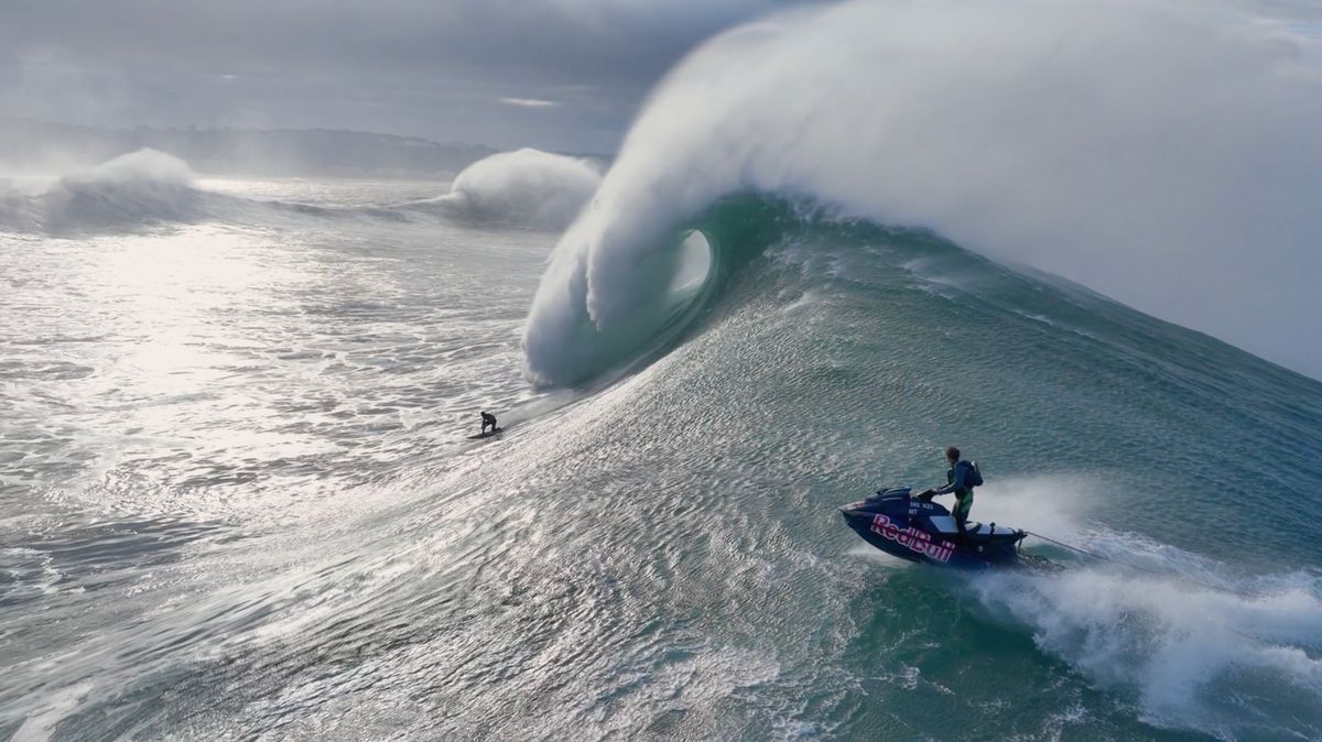 FOTO: Na vlnách XXXL. Nazaré hostí legendární adrenalinovou soutěž surfařů