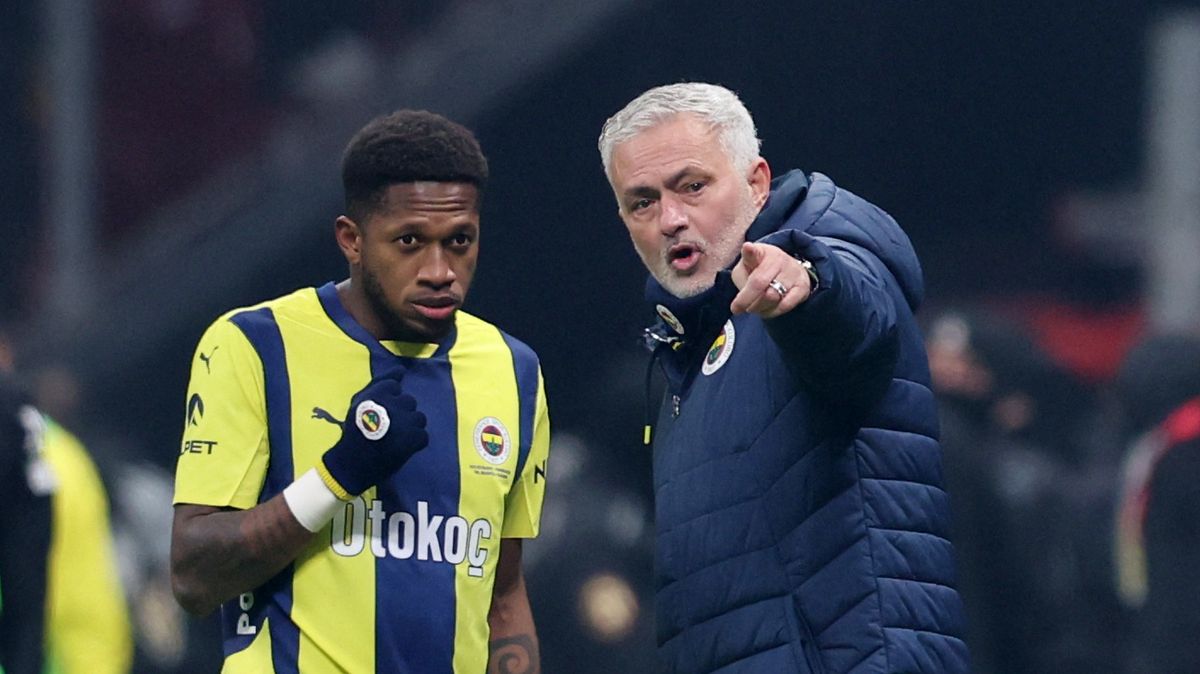 Pošpinili jste mi jméno. Trenér Fenerbahce Mourinho po derby žaluje Galatasaray