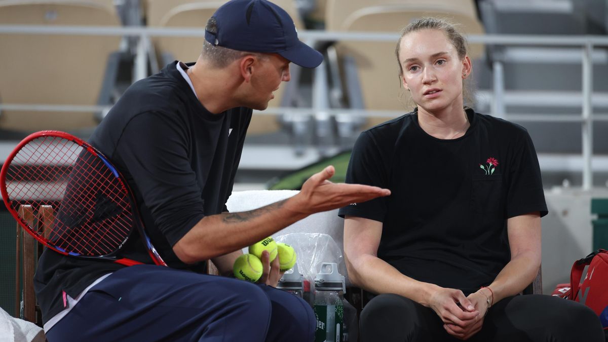 Týral ji, wimbledonská šampionka i tak kouče brání. Má být jejím milencem