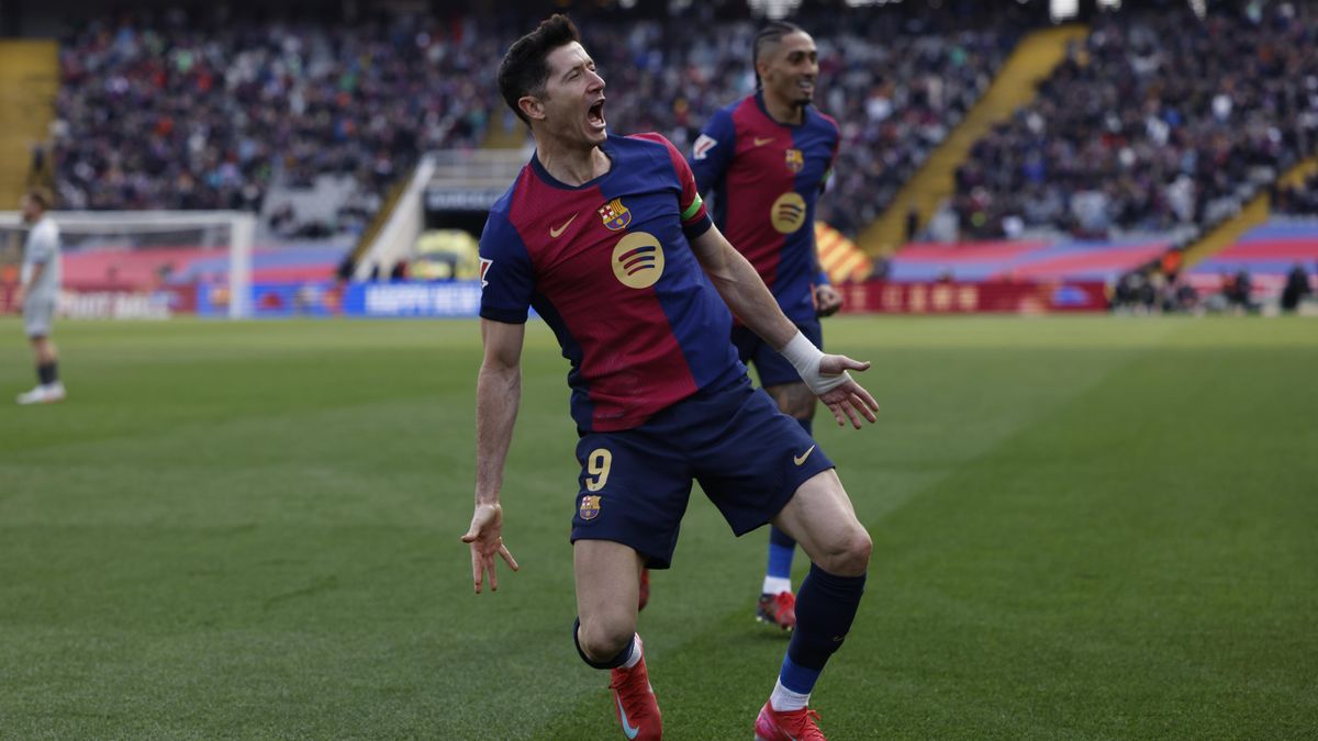 Barcelona se přiblížila vedoucímu Realu, tři body jí vystřelil Lewandowski