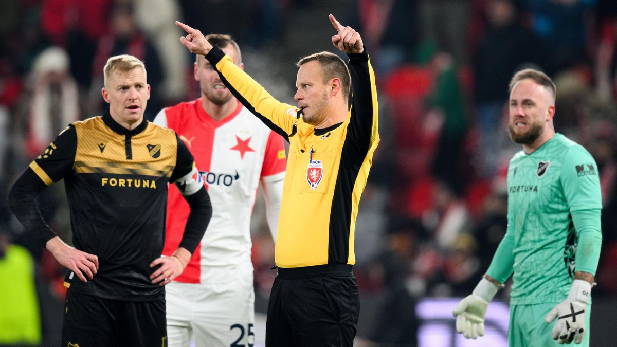 Rozhodčí na Slavii podle komise chybovali, řešila se i neuznaná branka