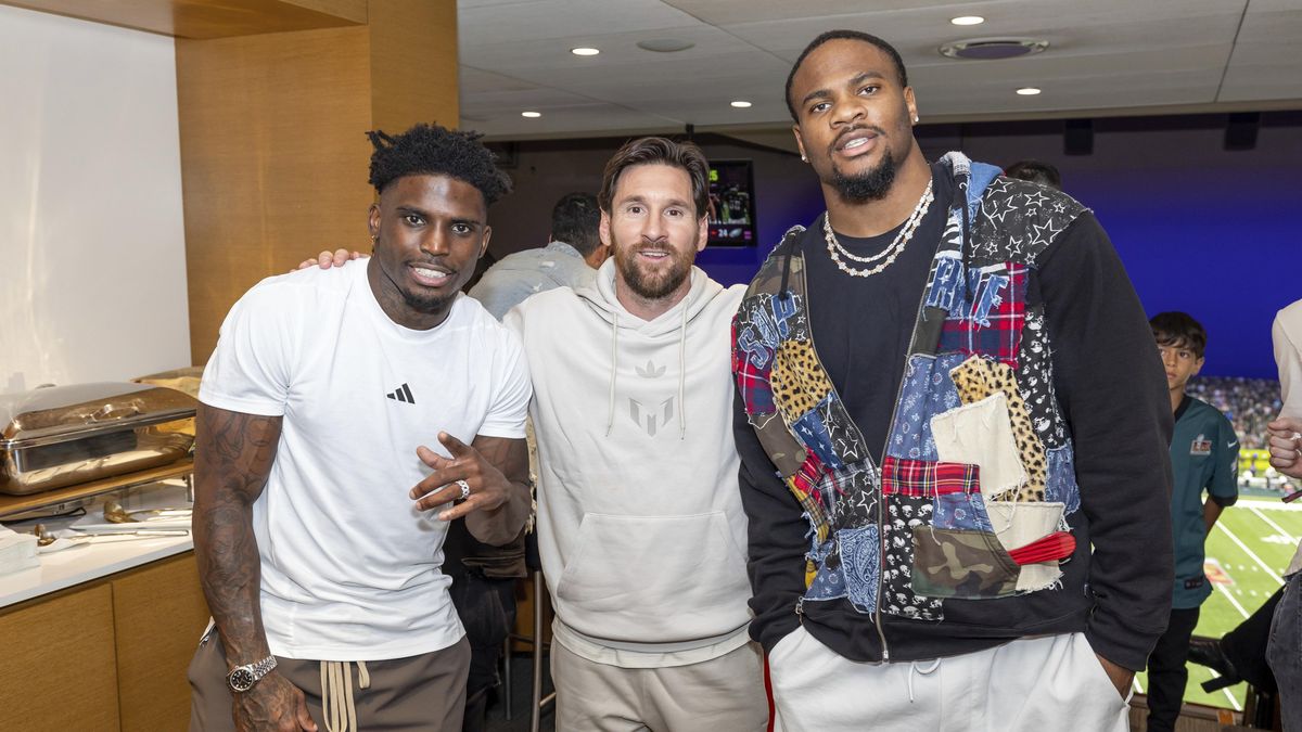 Olympijský vítěz na stovce Lyles se utká ve sprintu s hvězdou NFL Hillem