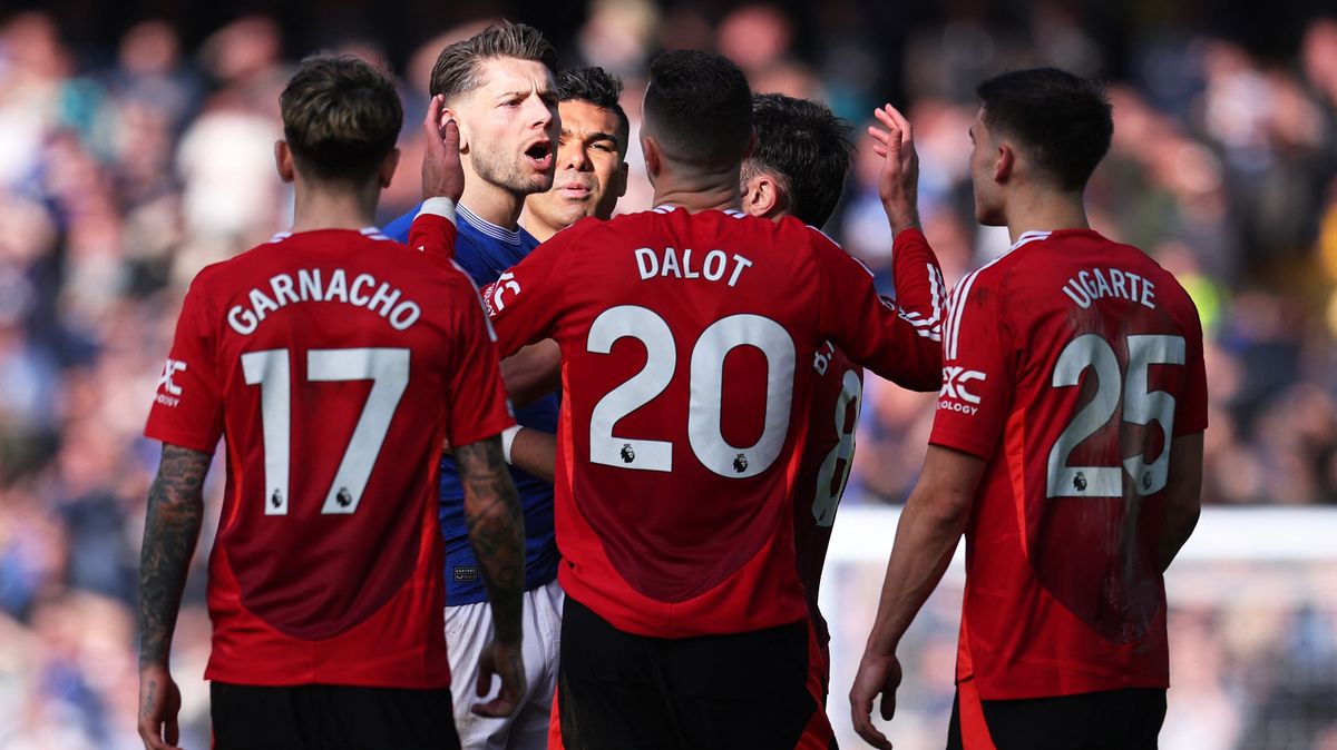 Manchester United na hřišti Evertonu dotáhl dvoubrankové manko a remizoval