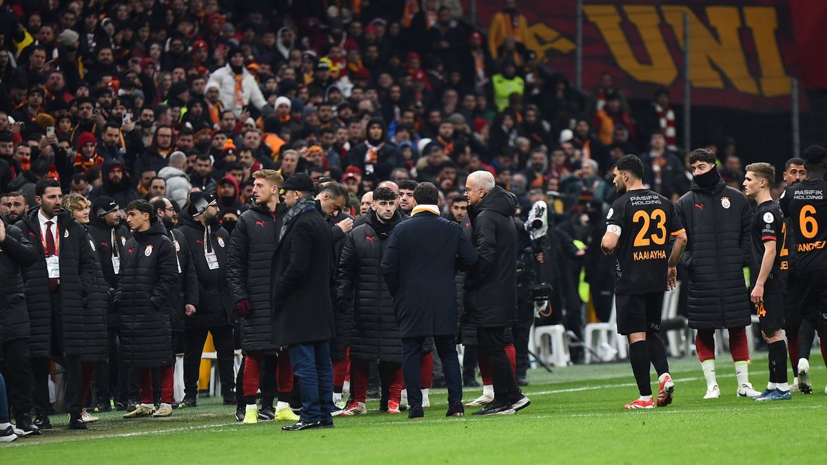 Skandál v Turecku. Poslední celek ligy opustil hřiště kvůli nespravedlivé penaltě