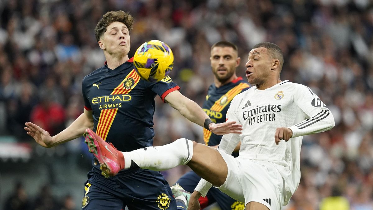 Krejčí versus Mbappé, díl druhý. Český stoper zaujal i famózním návratem