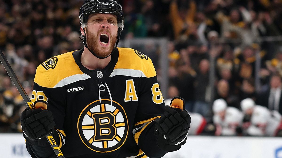 Limity neexistují. Pastrňák tančí mezi legendami, v NHL teď není nikdo lepší