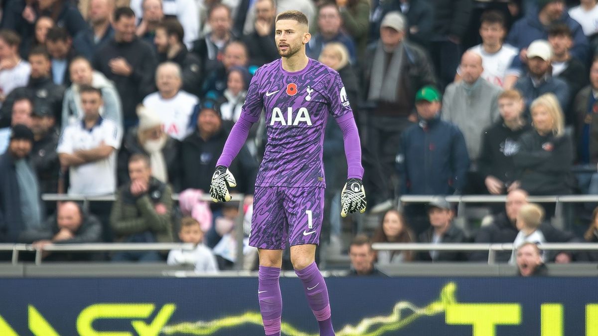 Kinskému se vrací konkurent. Vicario bude připraven naskočit už v neděli s United