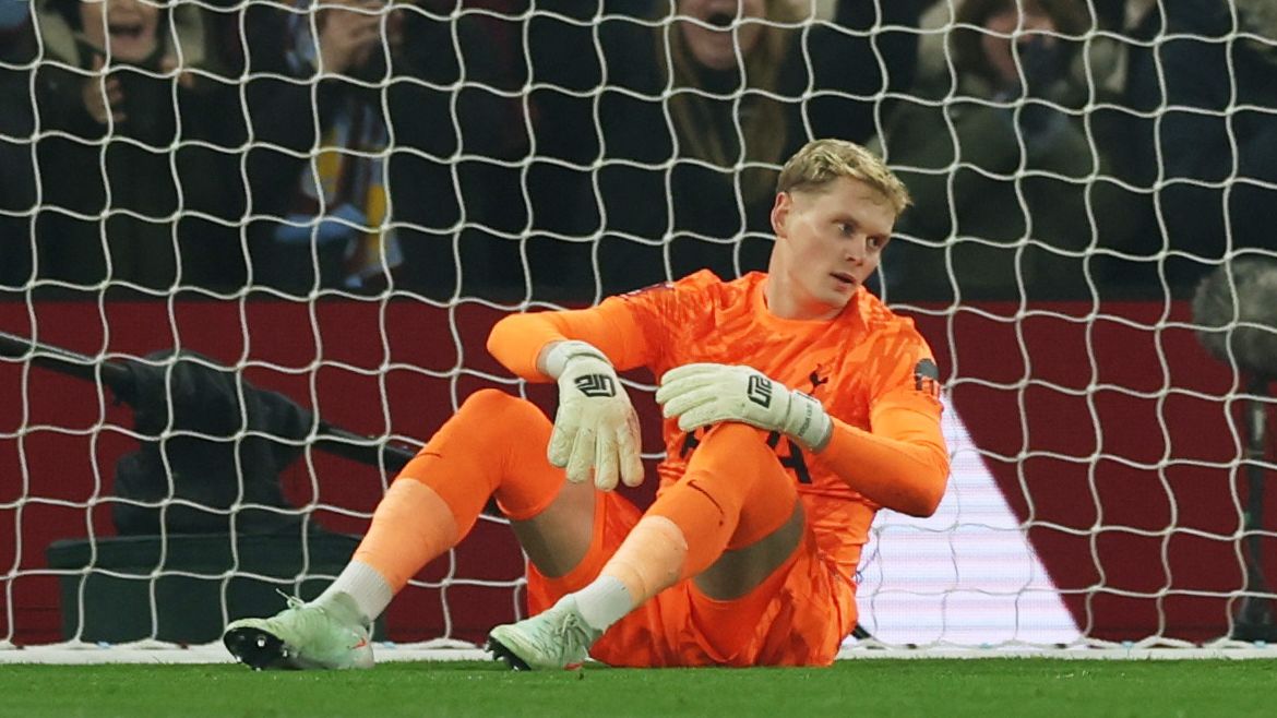 Co to proboha dělá, nechápala legenda kiks Kinského v bráně Tottenhamu