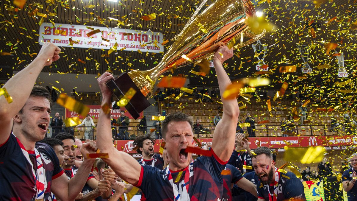 Volejbaloví Lvi Praha po zisku poháru vyhráli základní část extraligy
