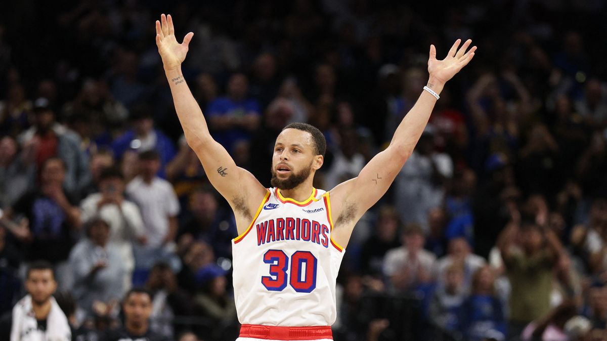 Curry vystřílel Golden State výhru 56 body a 12 trojkami