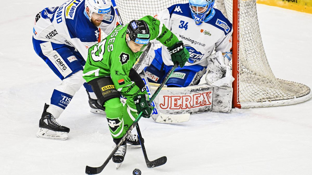 Hokejoví útočníci Moses a Suchý budou i v příští sezoně hrát za Mladou Boleslav