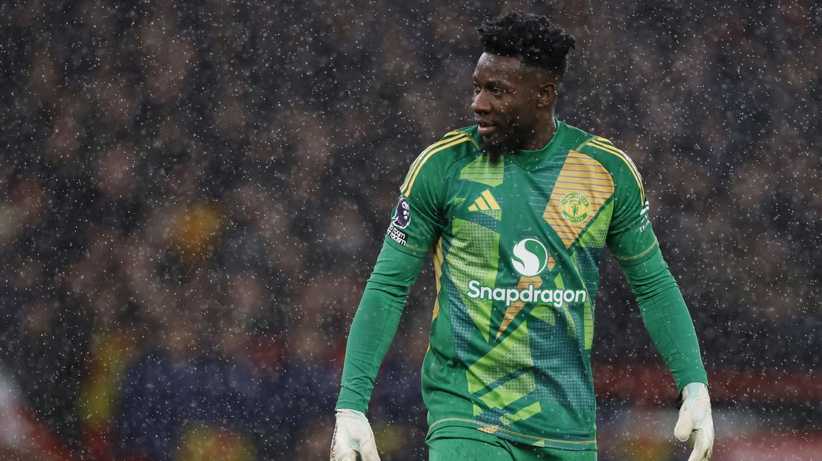 Komická chyba, šílený zákrok za červenou. United ale zkraty přežili