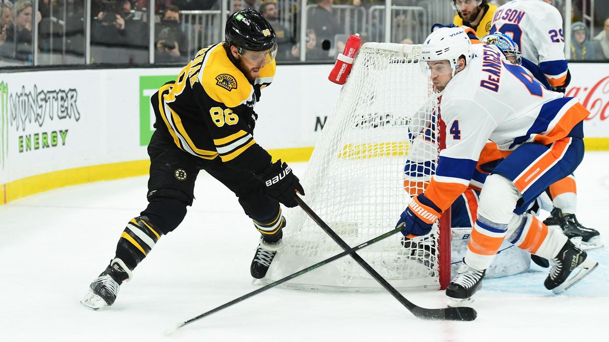 Pastrňák stepuje mezi legendami, ale bostonský zmar ho tíží