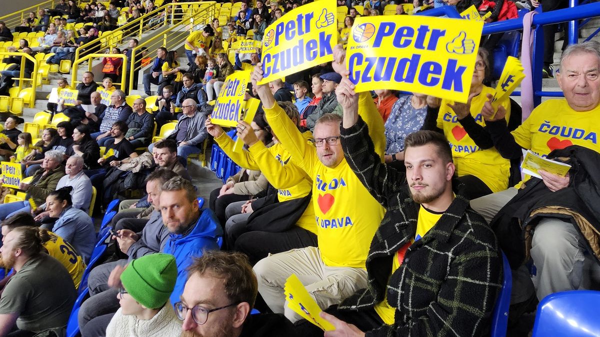 Bez Čoudy to nepůjde, skandovali fandové Opavy. Ať si klub koupí, zní z vedení města
