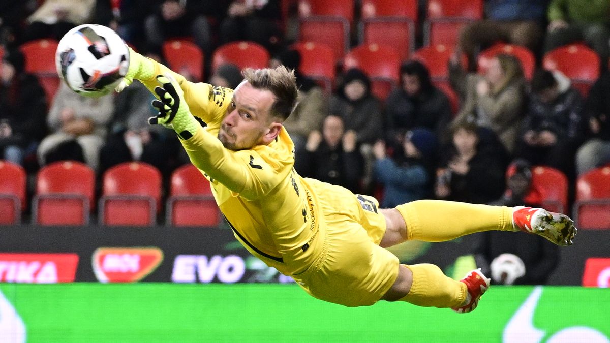 Trápil střelce Slavie. Nejlepší zápas kariéry? Gólman připomněl, jak dobyl Letnou